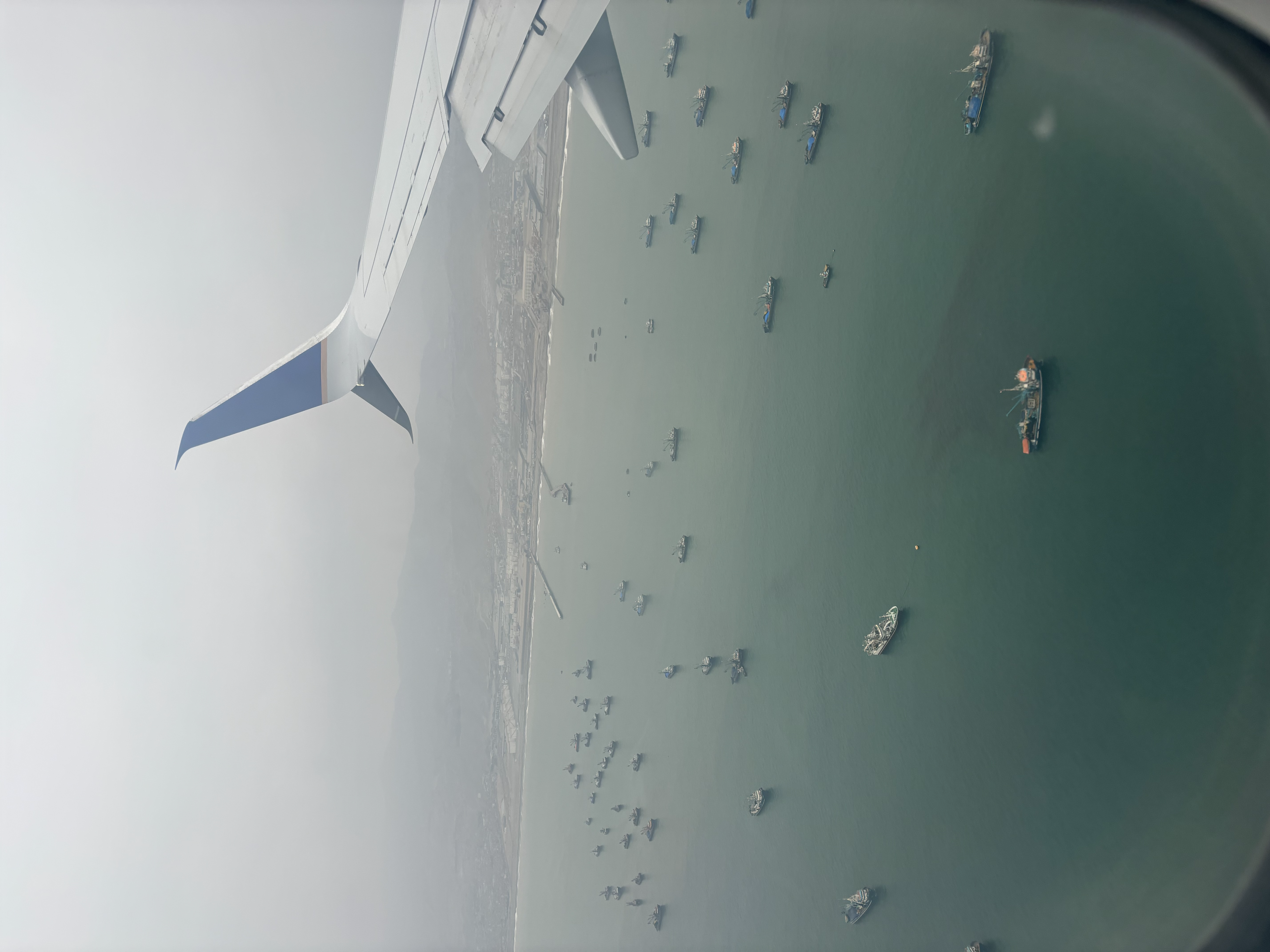 Lima, Ceviche und die längste Welle - Anflug auf Lima aus dem Flugzeug
